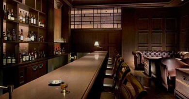 東京駅ホテルにある「Bar Oak」ここは別の空間。オーセンティックバーという場所は楽しいリュクスな空間。 東京駅ホテルにある「Bar Oak」ここは別の空間。オーセンティックバーという場所は楽しいリュクスな空間。