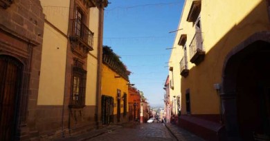 「フォンダ・デ・ラ・マドゥルガーダ 」原宿なのにメキシコシティの街中に迷い込んだような空間。