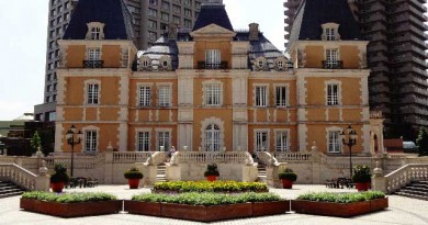 フランスのシャトーが浮かび上がる恵比寿のジョエル・ロブション(Joel Robuchon) フランスのシャトーが浮かび上がる恵比寿のジョエル・ロブション(Joel Robuchon)