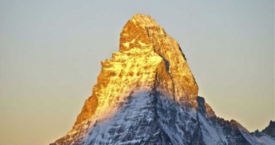 春スキーはスイス。 ツェルマットの大自然と山小屋風ホテルで優雅な休暇を。 春スキーはスイス。 ツェルマットの大自然と山小屋風ホテルで優雅な休暇を。