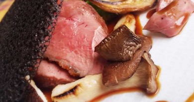 メルセデスベンツのコンセプトでできあがったレストラン・・・ブランドのゴージャス感をのせて メルセデスベンツのコンセプトでできあがったレストラン・・・ブランドのゴージャス感をのせて