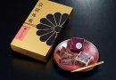 皇居の菊の模様が入っているお菓子は、なんだかんだ言っても貰えたら、嬉しいものです。